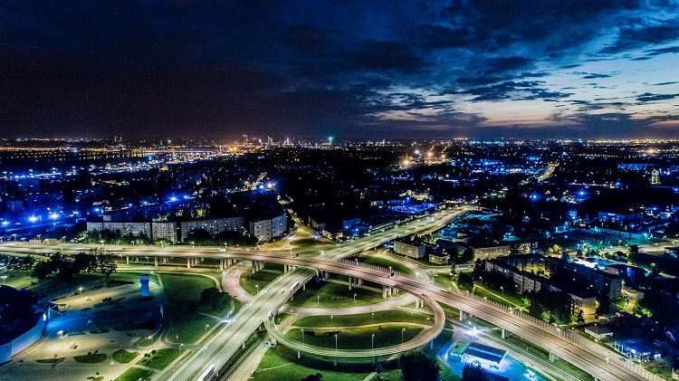 drone-pilots-fly-near-airport