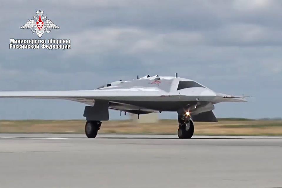 Russian Defence Ministry releases Sukhoi S-70 Okhotnik test flight video