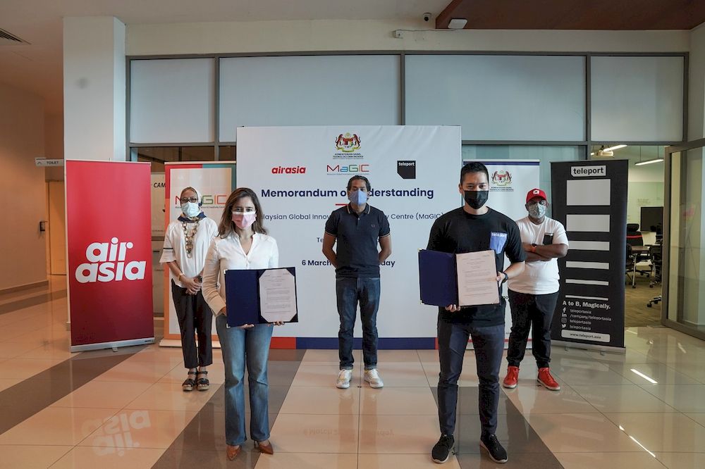 From left: Mosti secretary-general Datuk Siti Hamisah Tapsir, Dzuleira, Khairy, Teleport CEO Pete Chareonwongsak and Fernandes at the Memorandum of Understanding (MoU) ceremony. — Picture courtesy of MaGIC From left: Mosti secretary-general Datuk Siti Hamisah Tapsir, Dzuleira, Khairy, Teleport CEO Pete Chareonwongsak and Fernandes at the Memorandum of Understanding (MoU) ceremony. — Picture courtesy of MaGIC