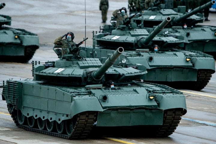 Regular Russian T-80BVM tanks without extra protective measures and electronic jammers.