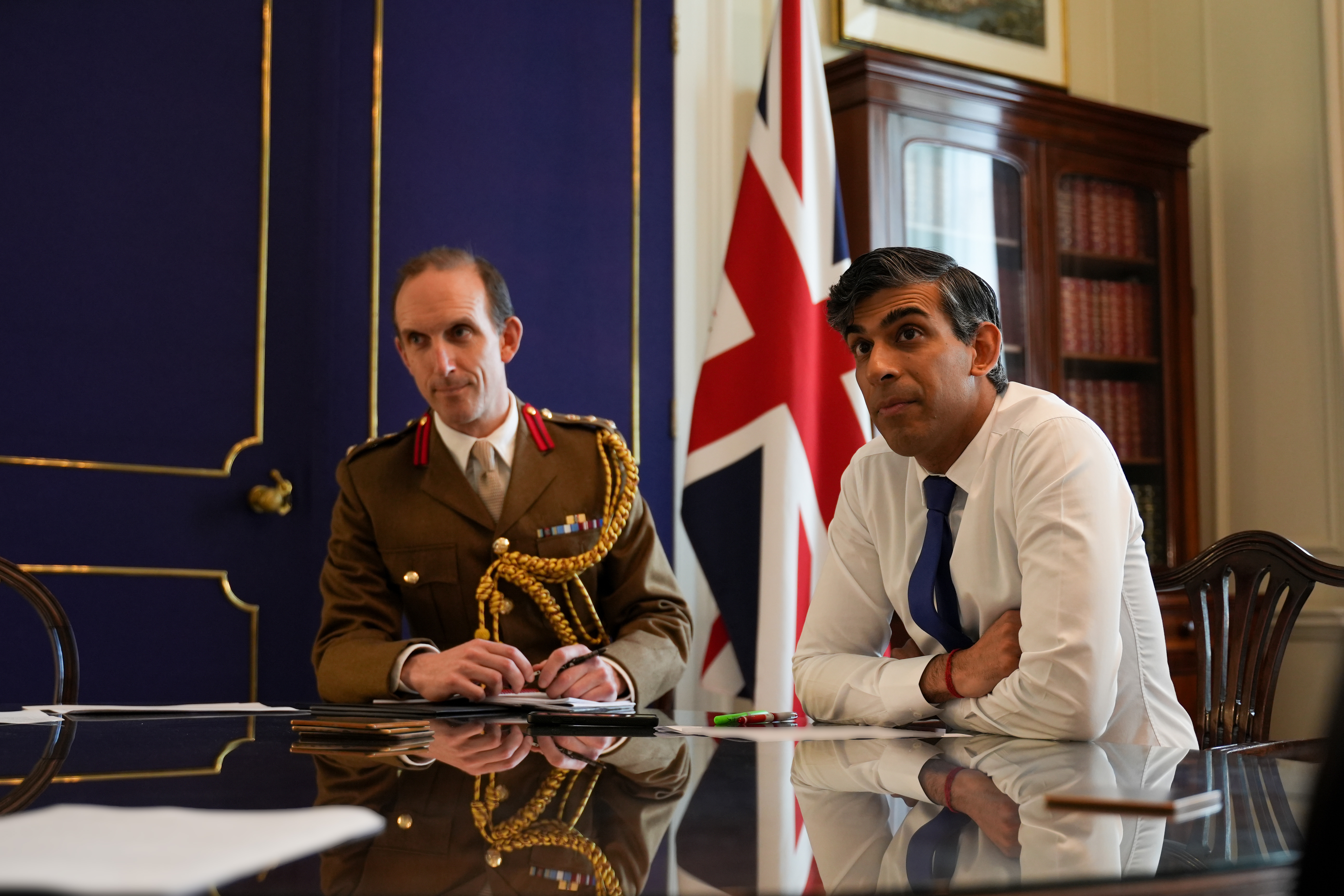 Rishi Sunak was briefed by staff before holding a call with leaders from the G7 nations