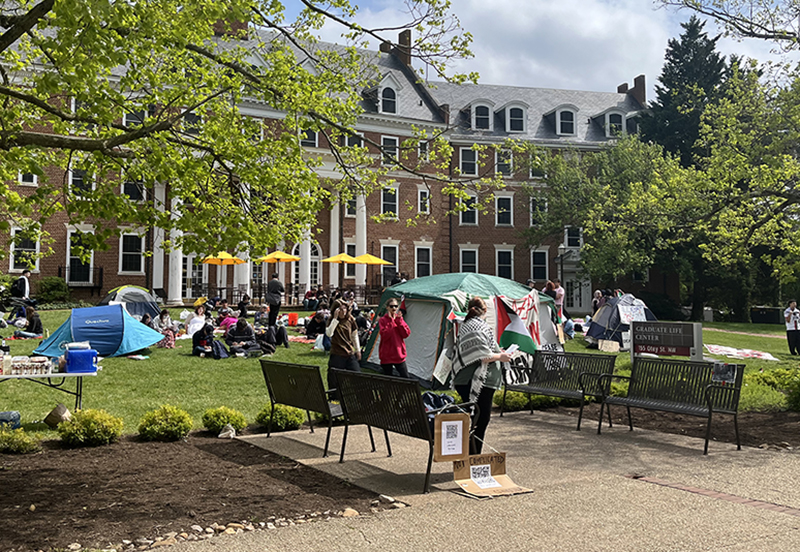 Early morning on Friday, April 26, a group of protestors was reported to have gathered with signs and tents on the campus of Virginia Tech.(Photo Credit: Emaryi Williams)