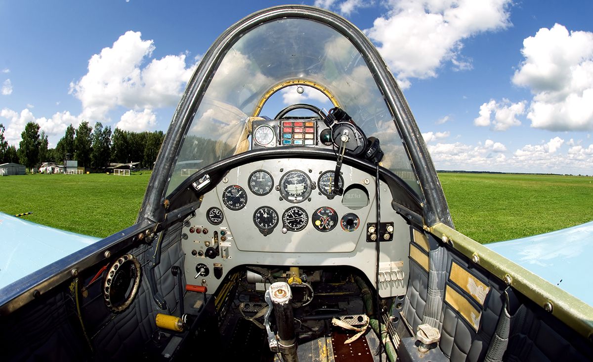 Yak-52. Cockpit.